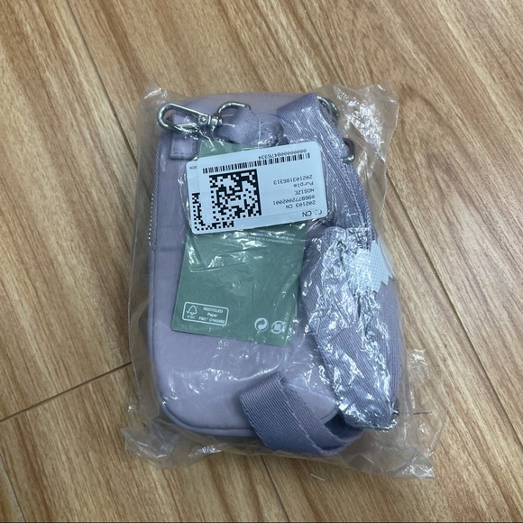 3/$20 - H&M-Purple Smart phone zipper bag - Picture 4 of 5